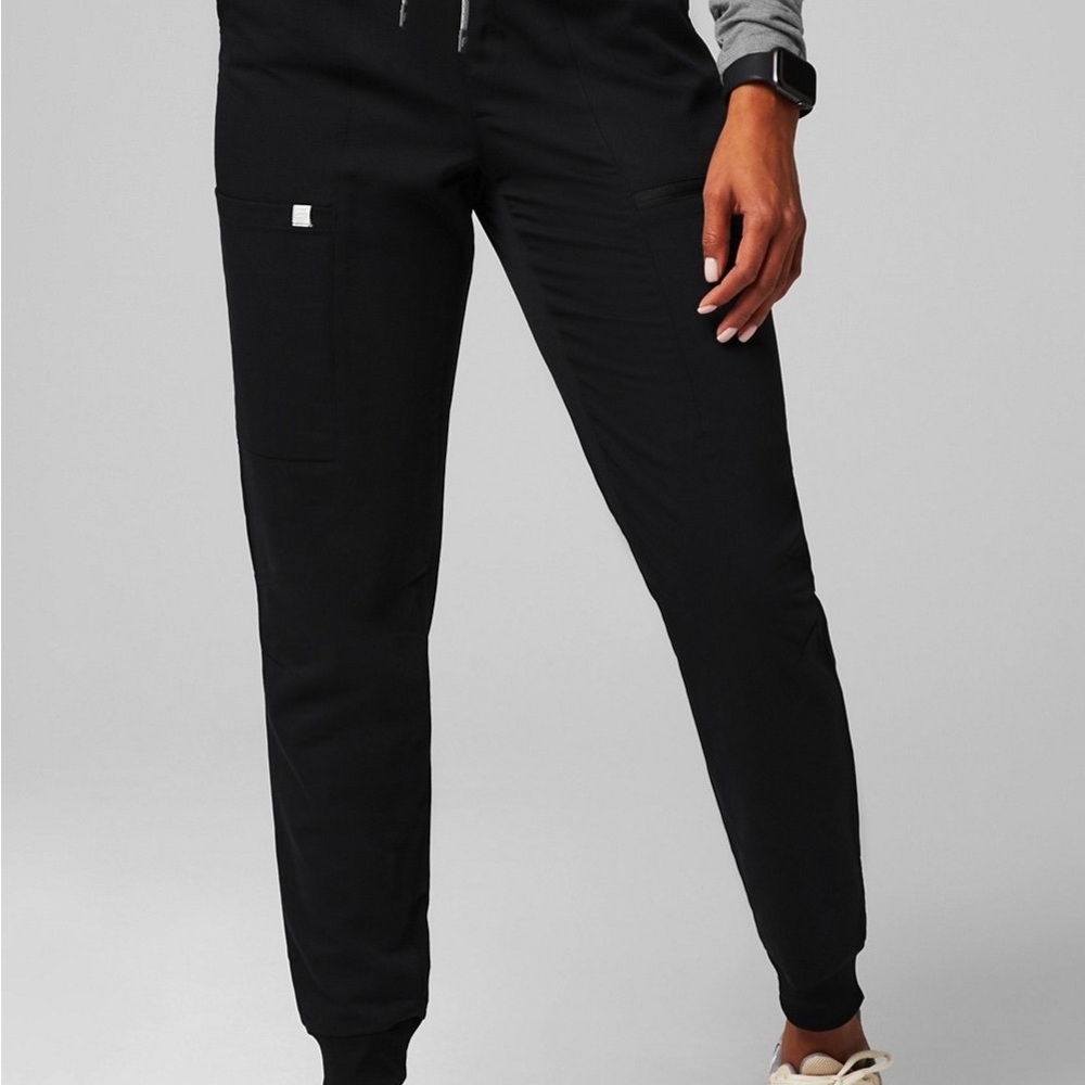Fabletics Black Scrub Set - Picture 5 of 5